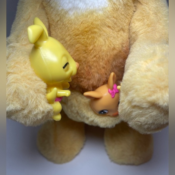 FurReal Mama Josie The Kangaroo-Talks-With 2 Babies-14in-Great Condition - Picture 11 of 12